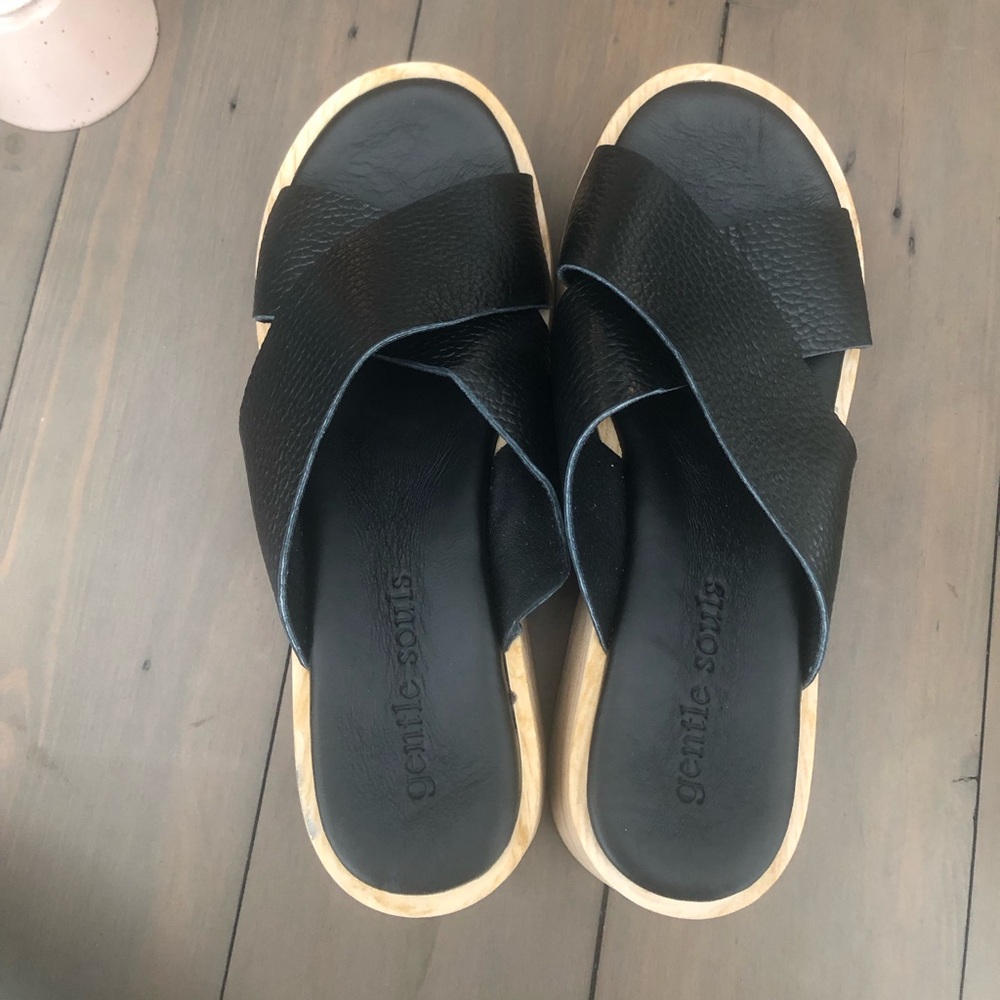 Gentle Souls by Kenneth Cole size 8, black, too big for me